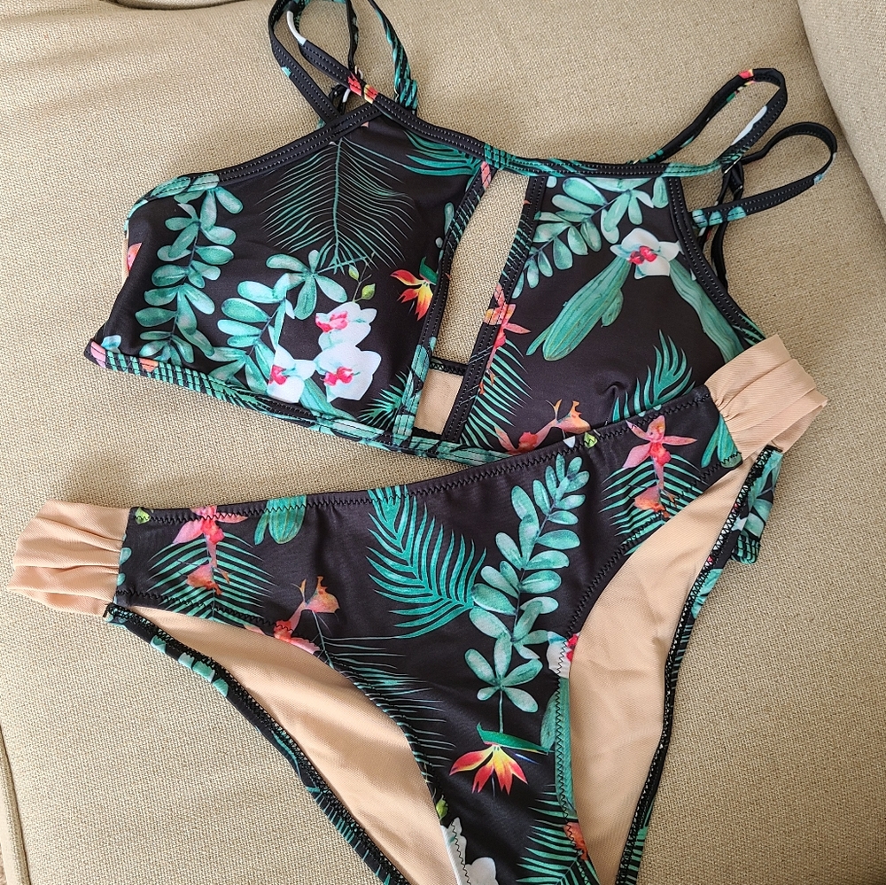 NWT Cupshe bikini medium